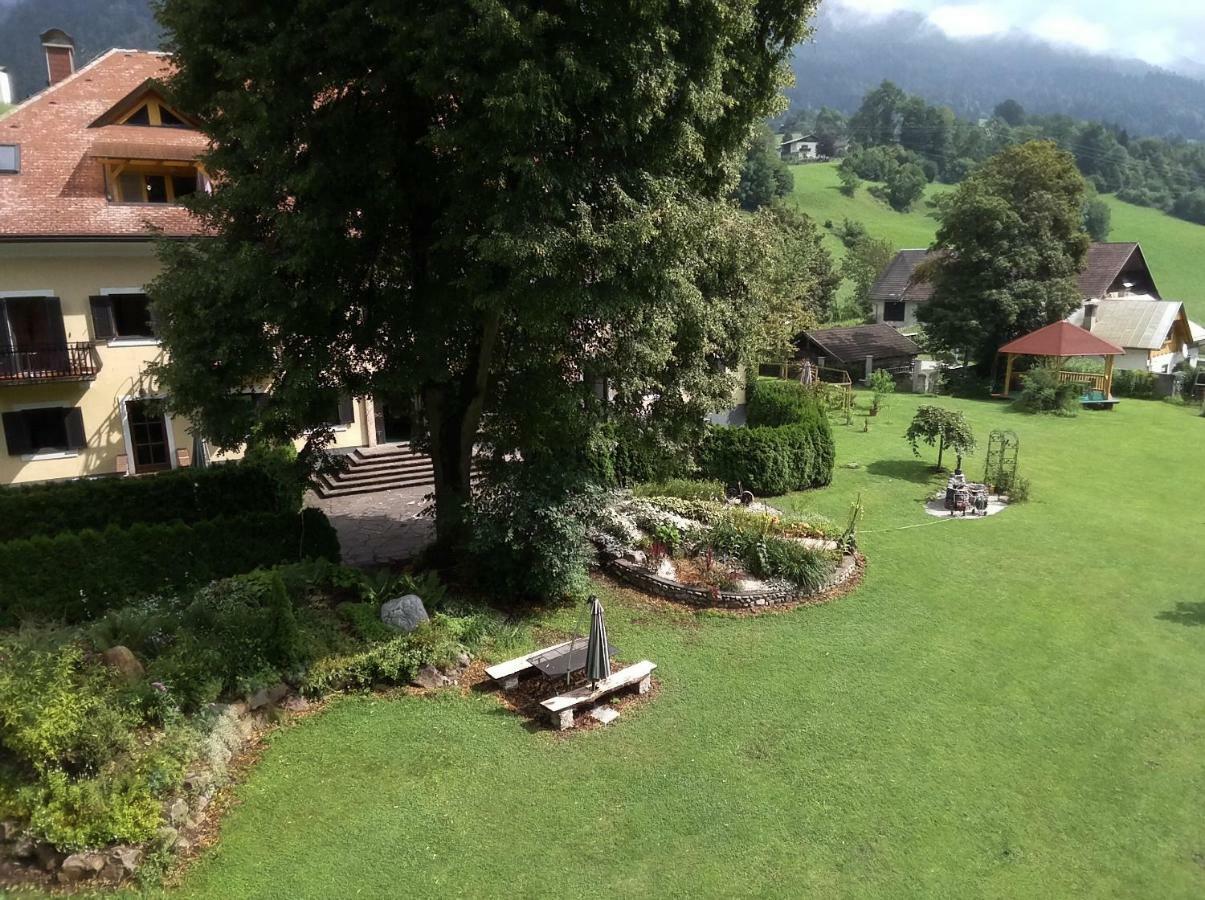 Apartment Garten- & Loggia-appartement Herrenhaus Dellach im Drautal