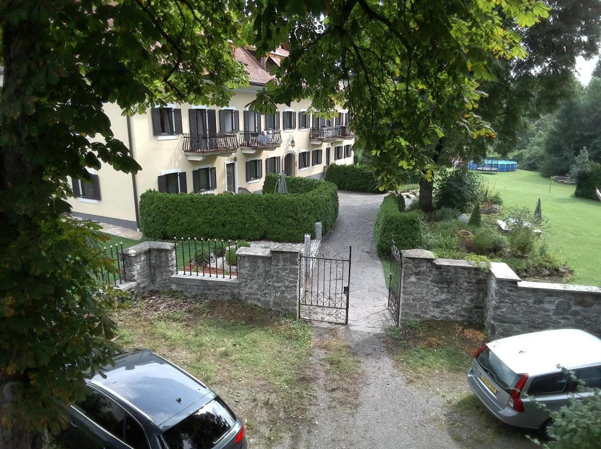 Apartment Garten- & Loggia-appartement Herrenhaus Dellach im Drautal